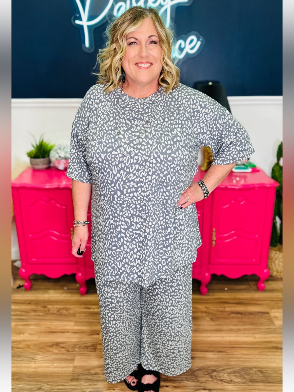 Oddy Women’s plus-size Gray & White Leopard-print Oversized Knit Top🩷🩷3X/4X - Picture 2 of 9